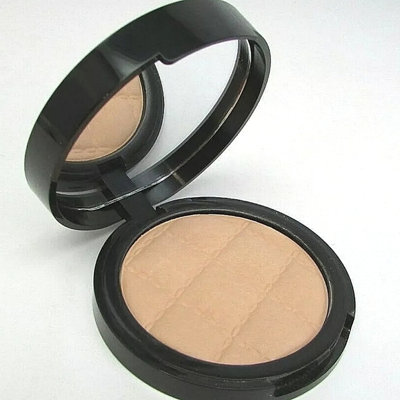 Ready To Wear New York Sublime Luxe Face Perfecting Powder-MEDIUM - Picture 1 of 3